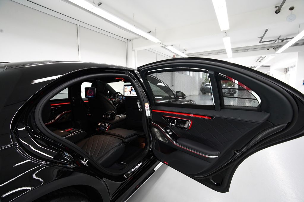 Mercedes-Benz S 450 2025 г. Чёрный, пробег 20000 км