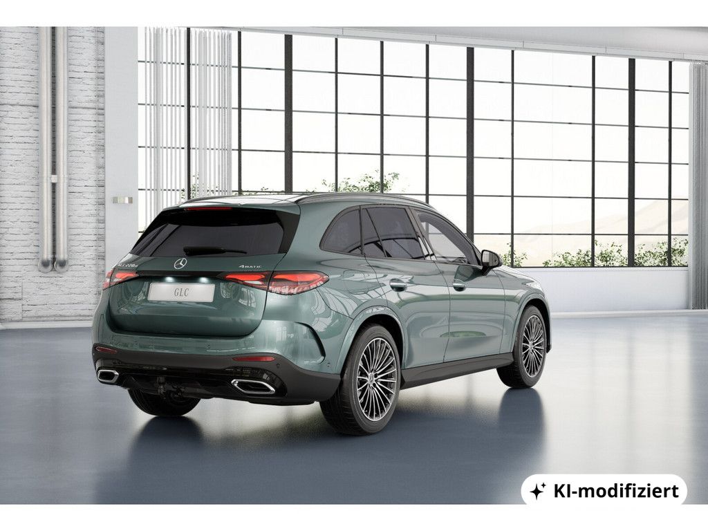 Mercedes-Benz GLC 220 2024 г. Зелёный, пробег 25689 км