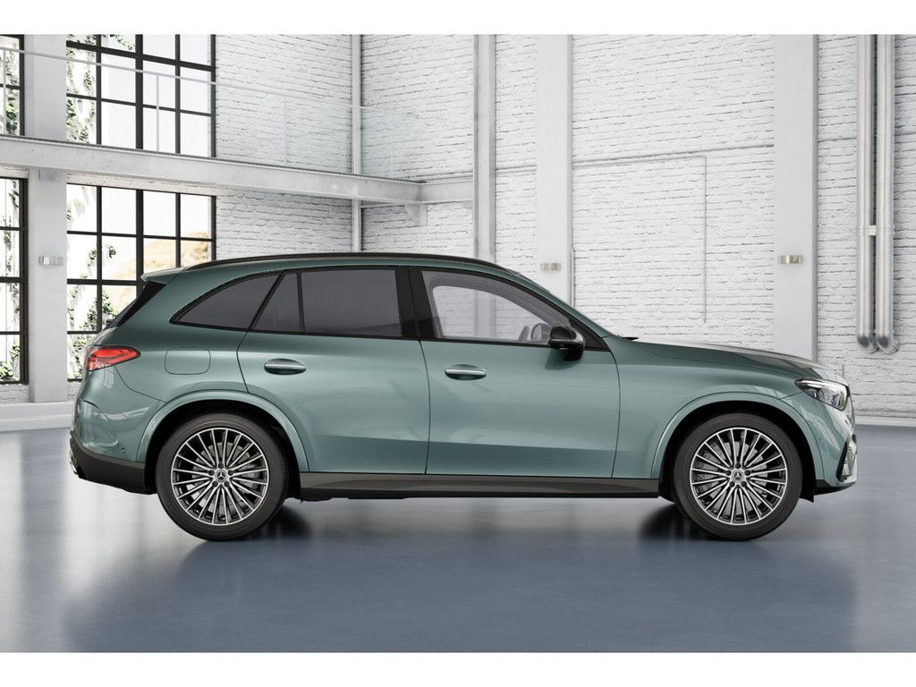 Mercedes-Benz GLC 220 2024 г. Зелёный, пробег 25689 км