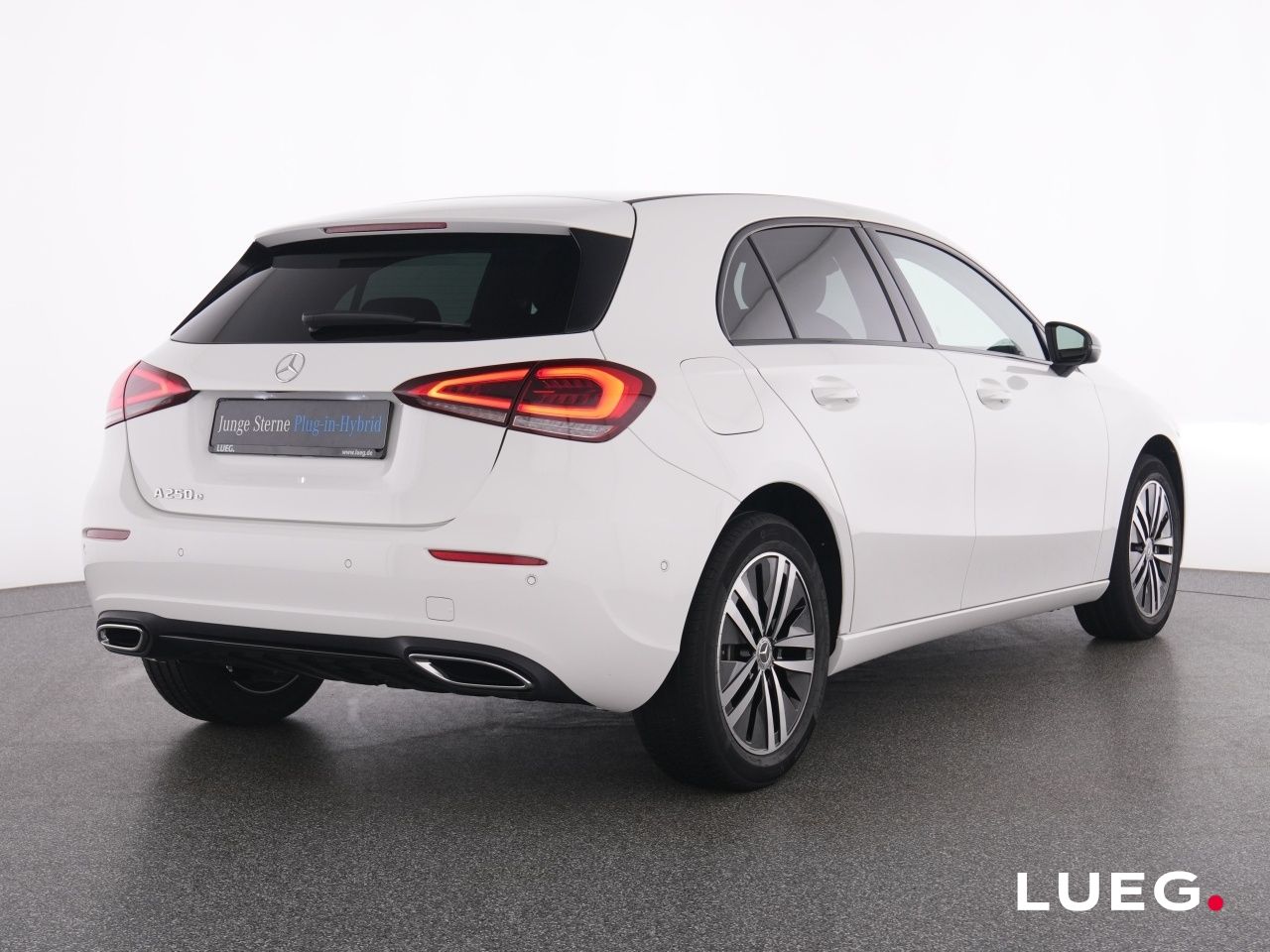 Mercedes-Benz A 250 2022 г. Белый, пробег 33888 км