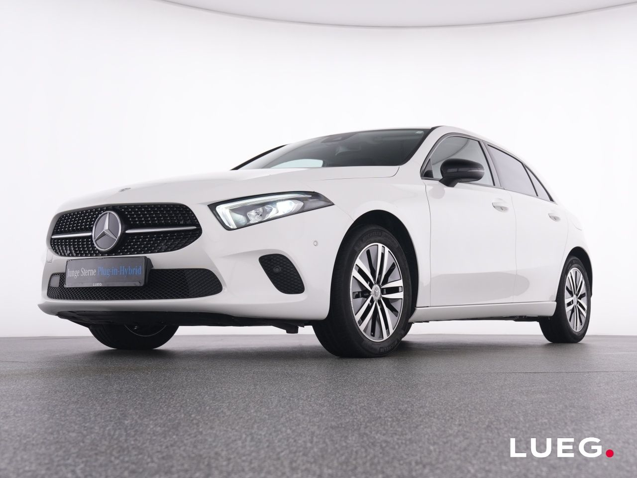 Mercedes-Benz A 250 2022 г. Белый, пробег 33888 км