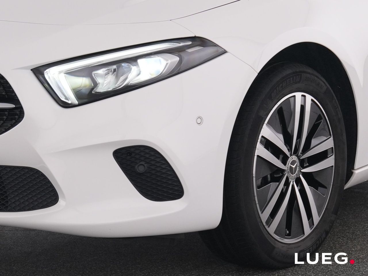 Mercedes-Benz A 250 2022 г. Белый, пробег 33888 км