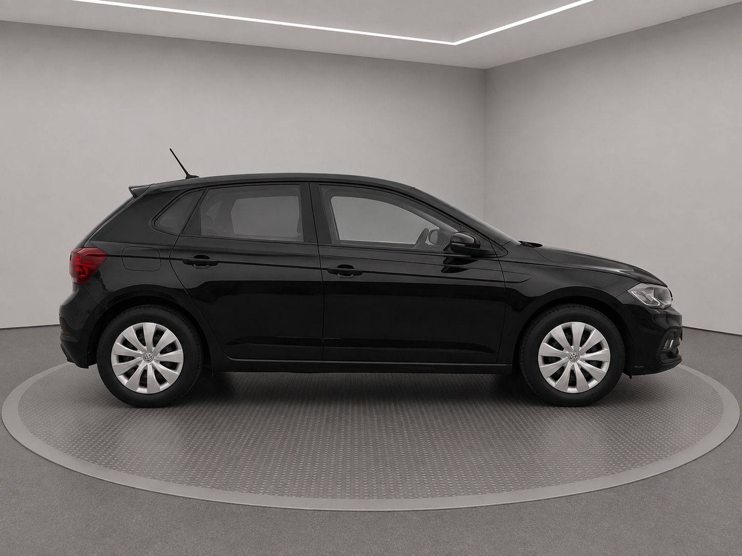 Volkswagen Polo 2023 г. Чёрный, пробег 46100 км