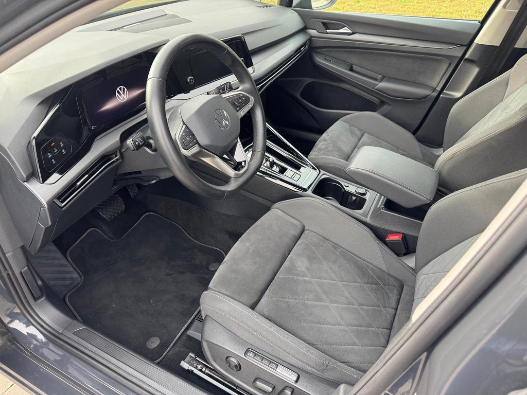 Volkswagen Golf 2024 г. Серый, пробег 44019 км