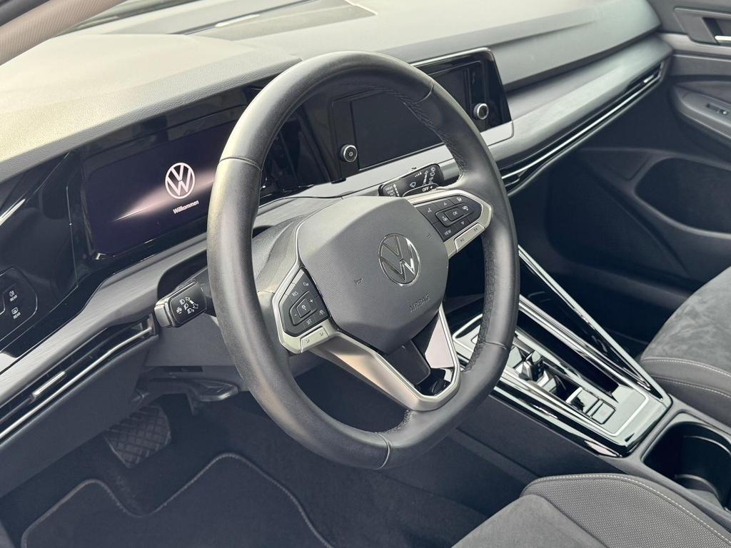 Volkswagen Golf 2024 г. Серый, пробег 44019 км