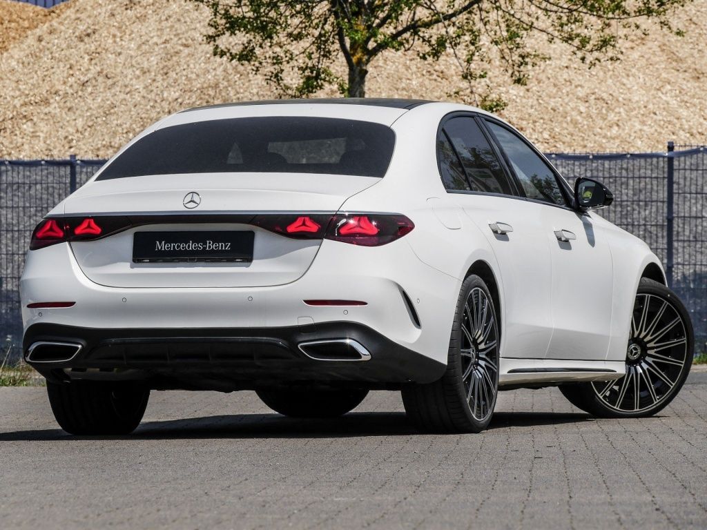 Mercedes-Benz E 200 2026 г. Белый, пробег 13428 км