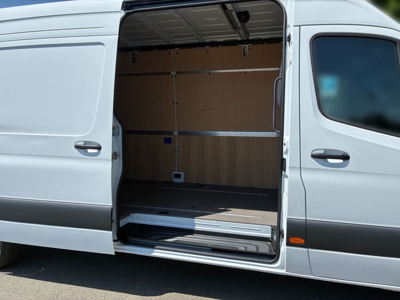 Mercedes-Benz SPRINTER 2025 г. Белый, пробег 39146 км