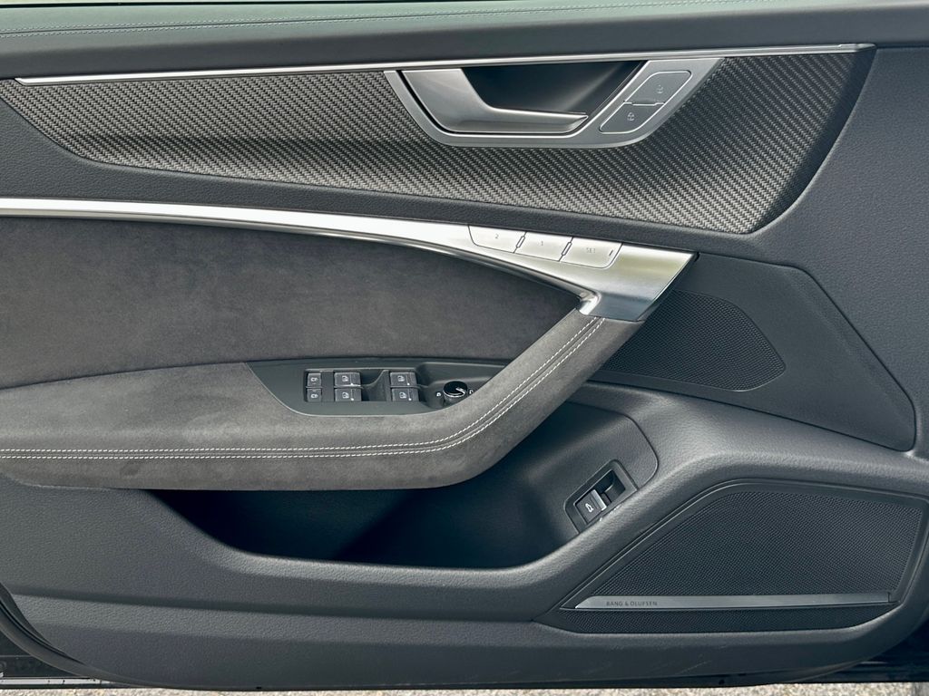Audi RS6 2025 г. Чёрный, пробег 28590 км