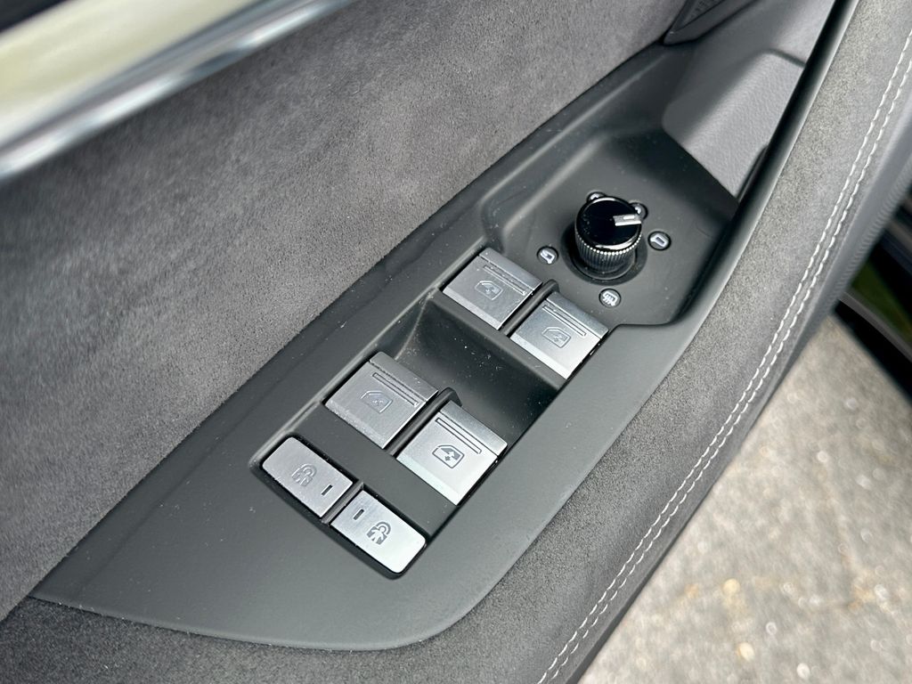 Audi RS6 2025 г. Чёрный, пробег 28590 км