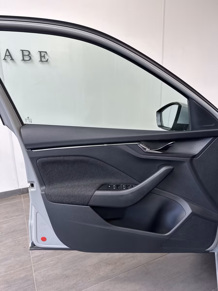 Skoda Scala 2023 г. Серый, пробег 46750 км