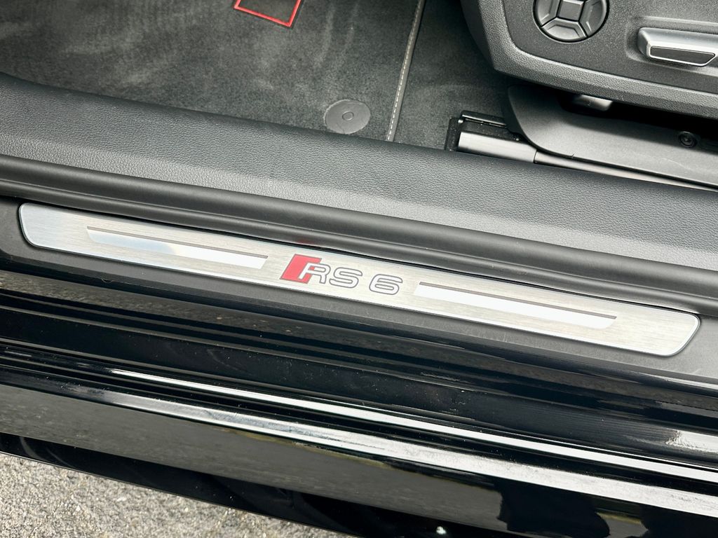 Audi RS6 2025 г. Чёрный, пробег 28590 км