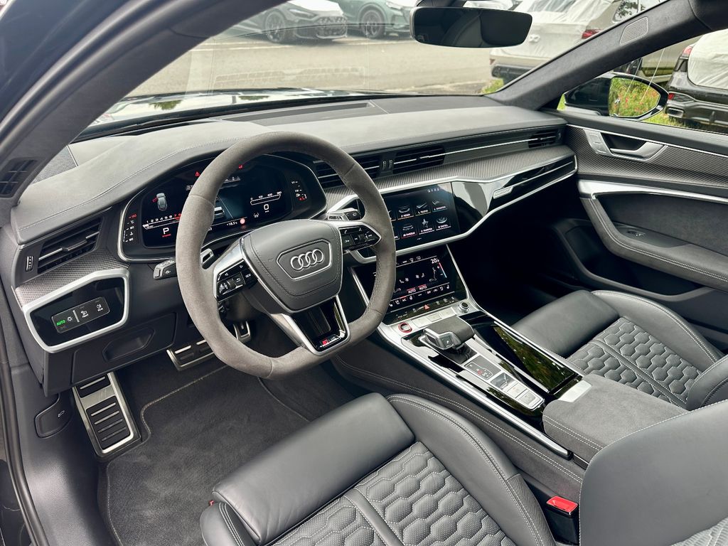 Audi RS6 2025 г. Чёрный, пробег 28590 км