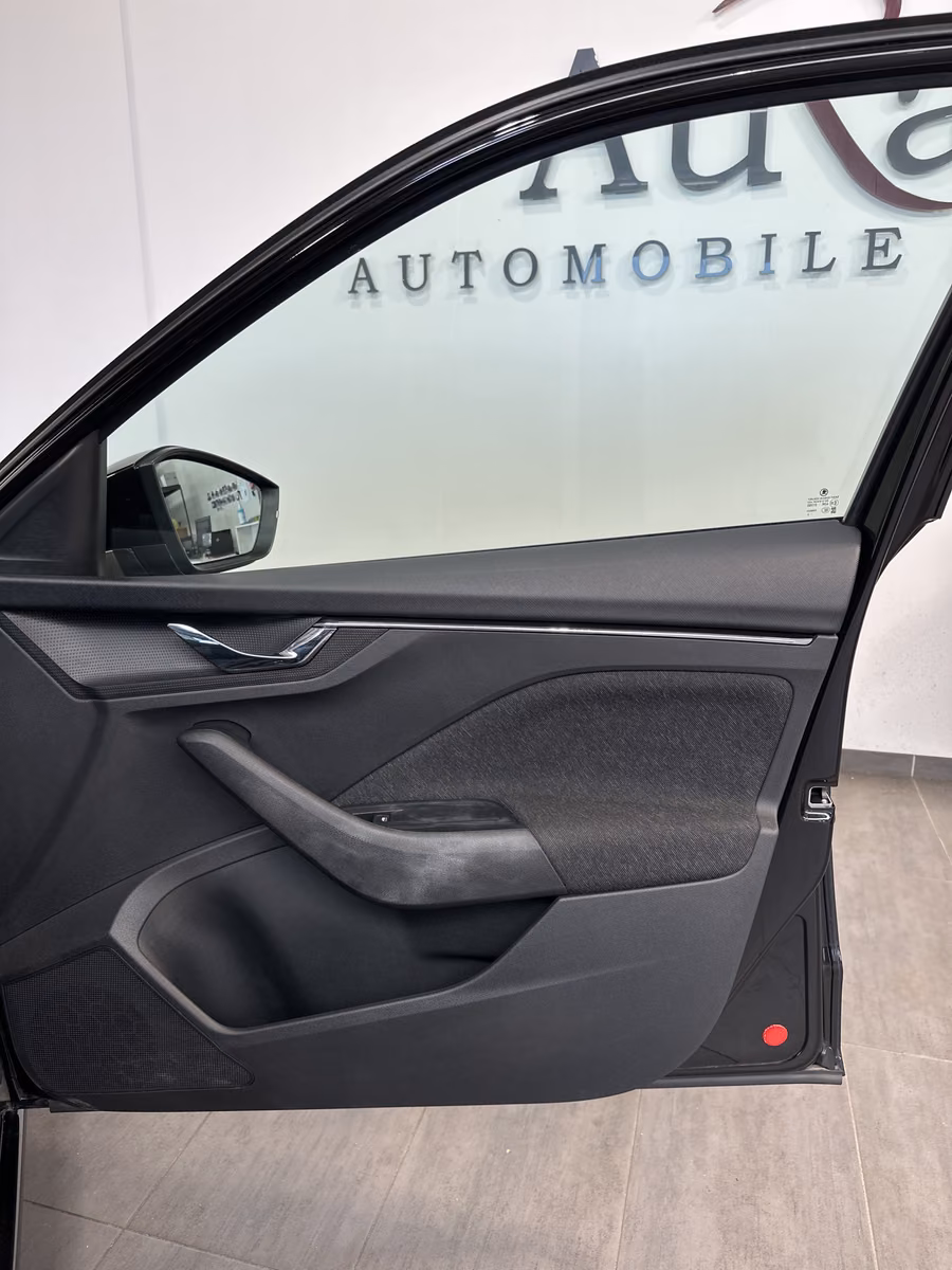 Skoda Scala 2023 г. Чёрный, пробег 49750 км