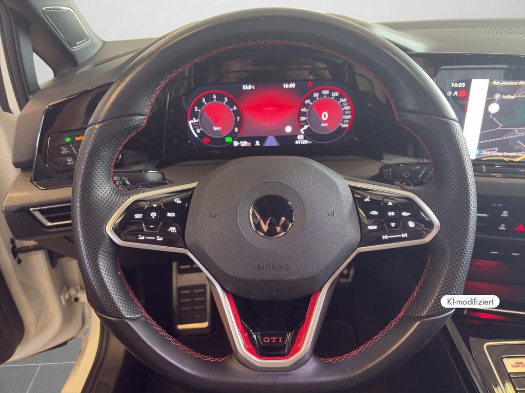 Volkswagen Golf 2022 г. Белый, пробег 41105 км