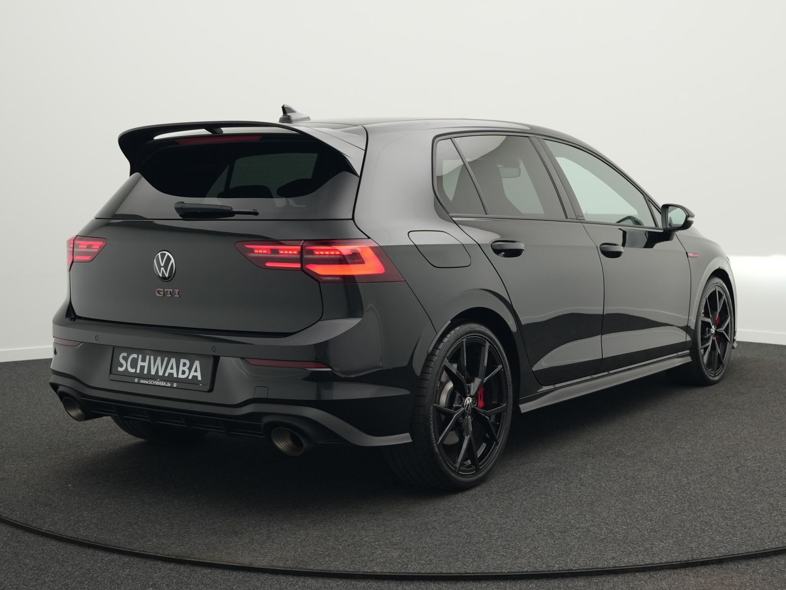 Volkswagen Golf 2024 г. Чёрный, пробег 17100 км