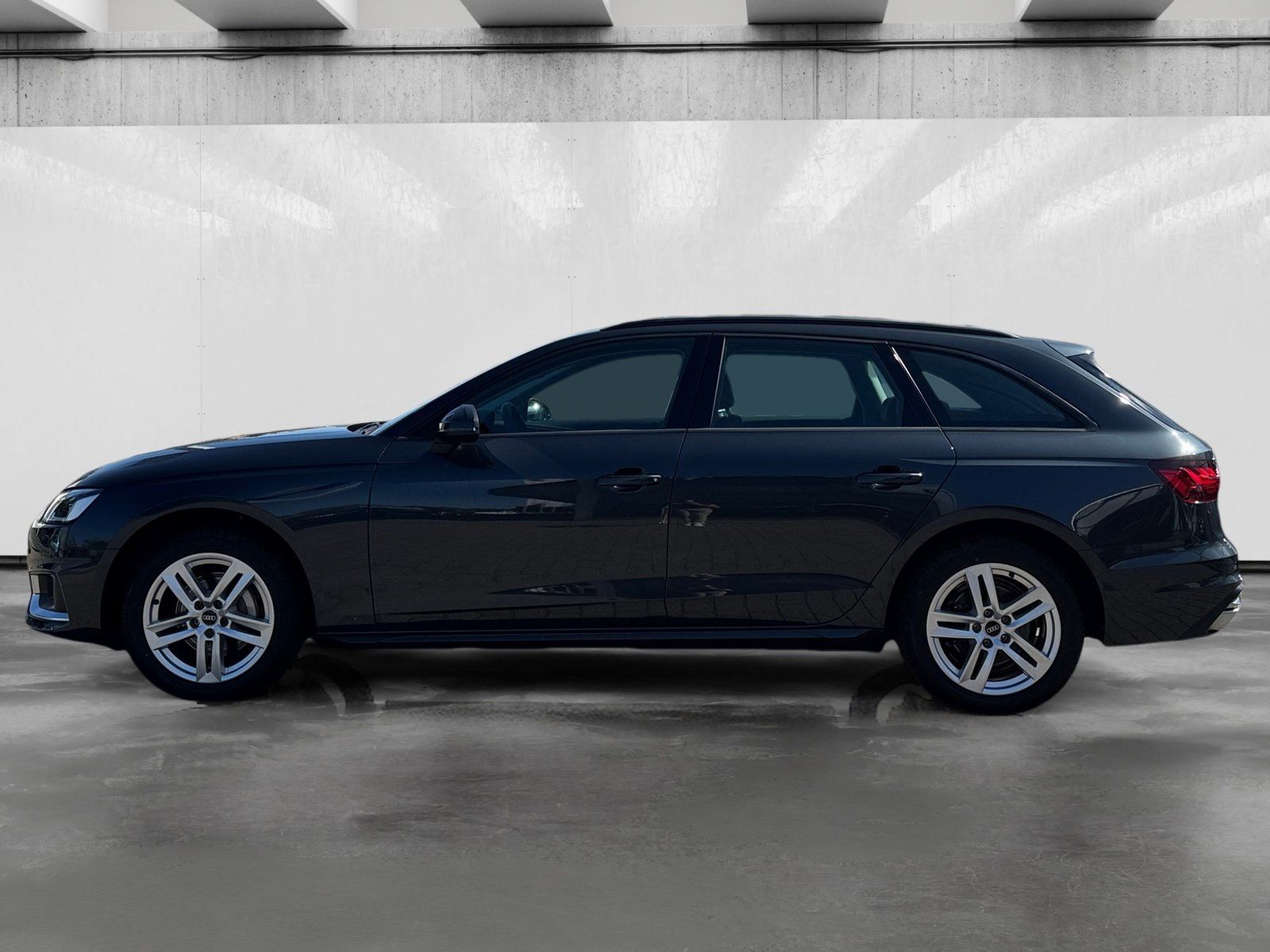 Audi A4 2022 г. Серый, пробег 40825 км