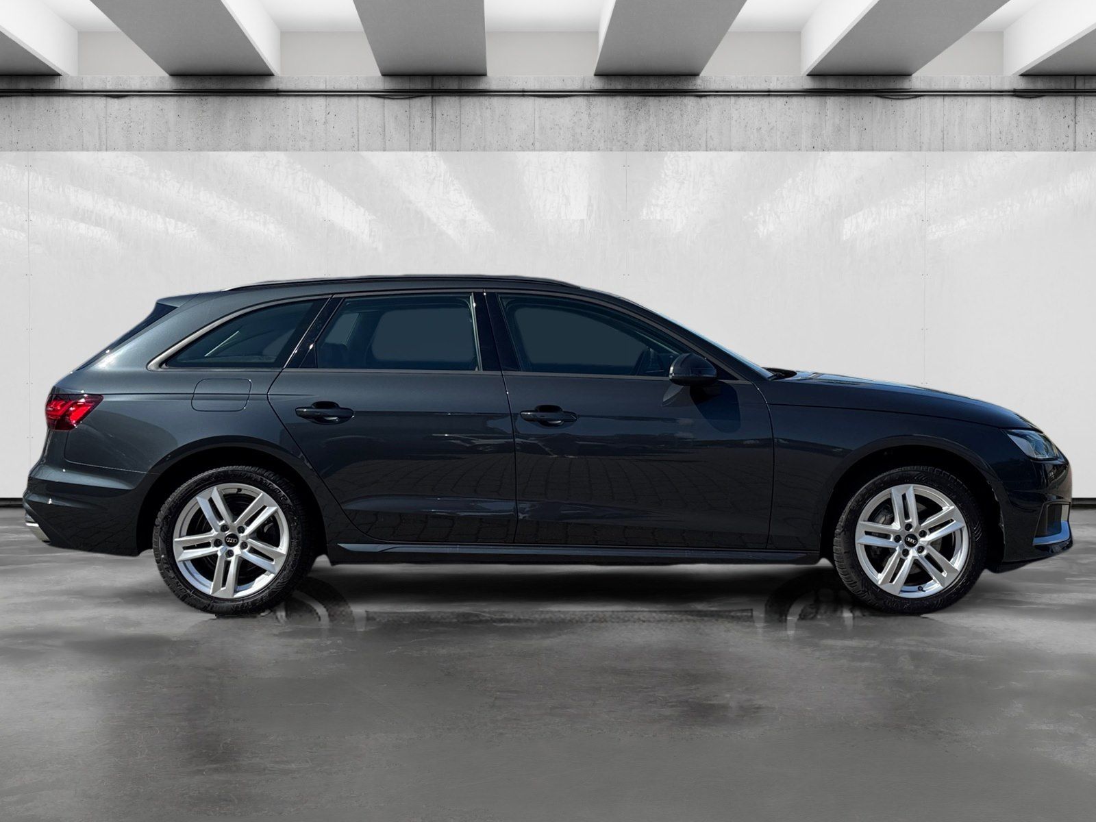 Audi A4 2022 г. Серый, пробег 40825 км