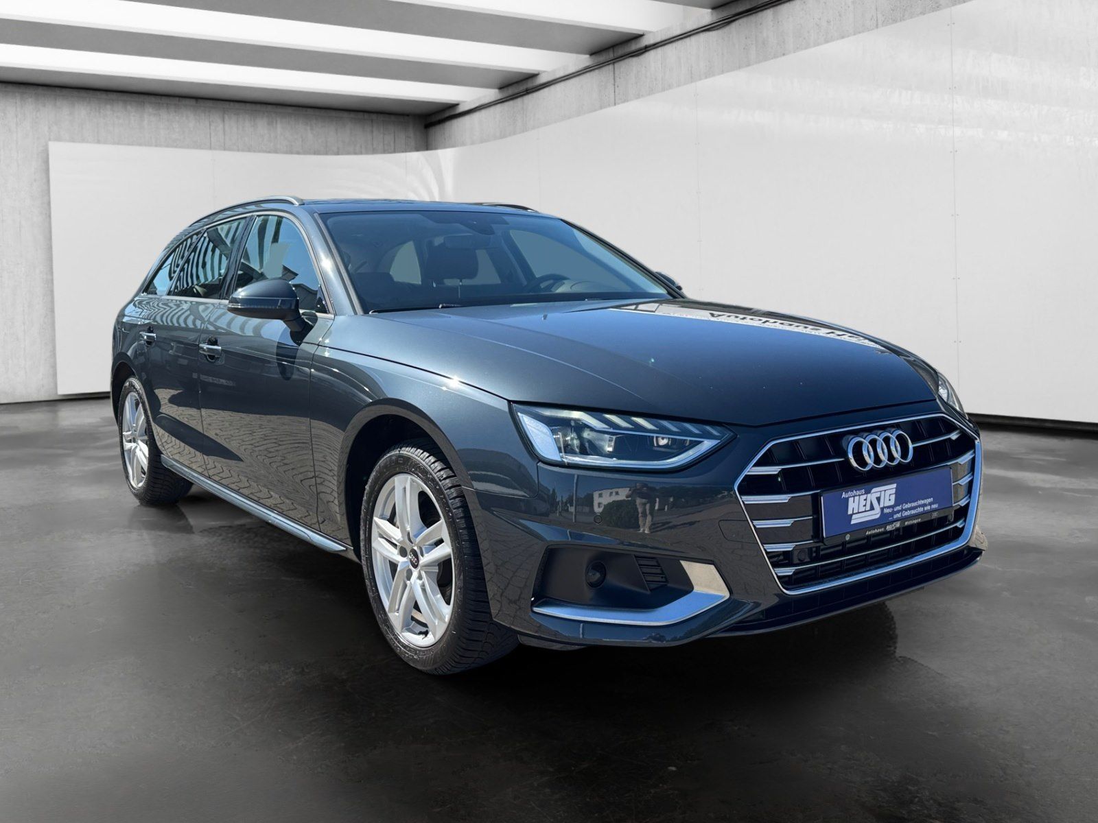 Audi A4 2022 г. Серый, пробег 40825 км