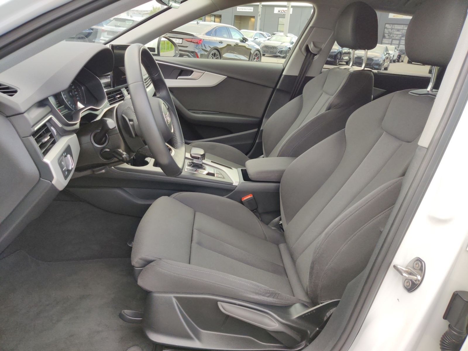 Audi A4 2023 г. Белый, пробег 44900 км