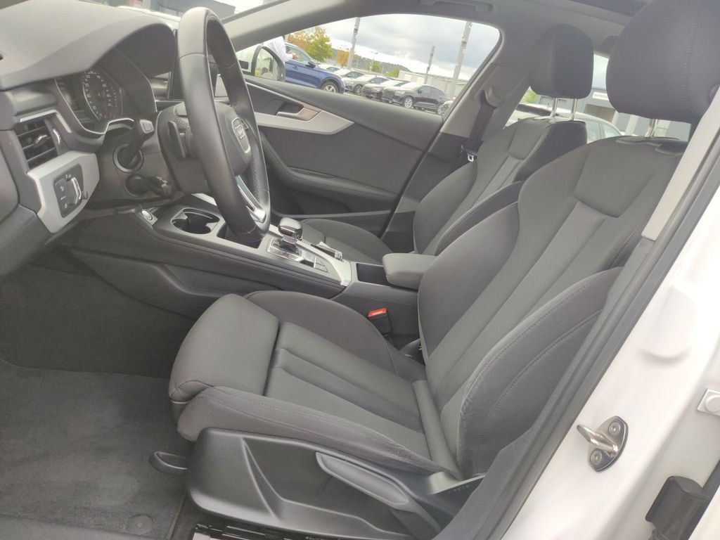 Audi A4 2023 г. Белый, пробег 35003 км