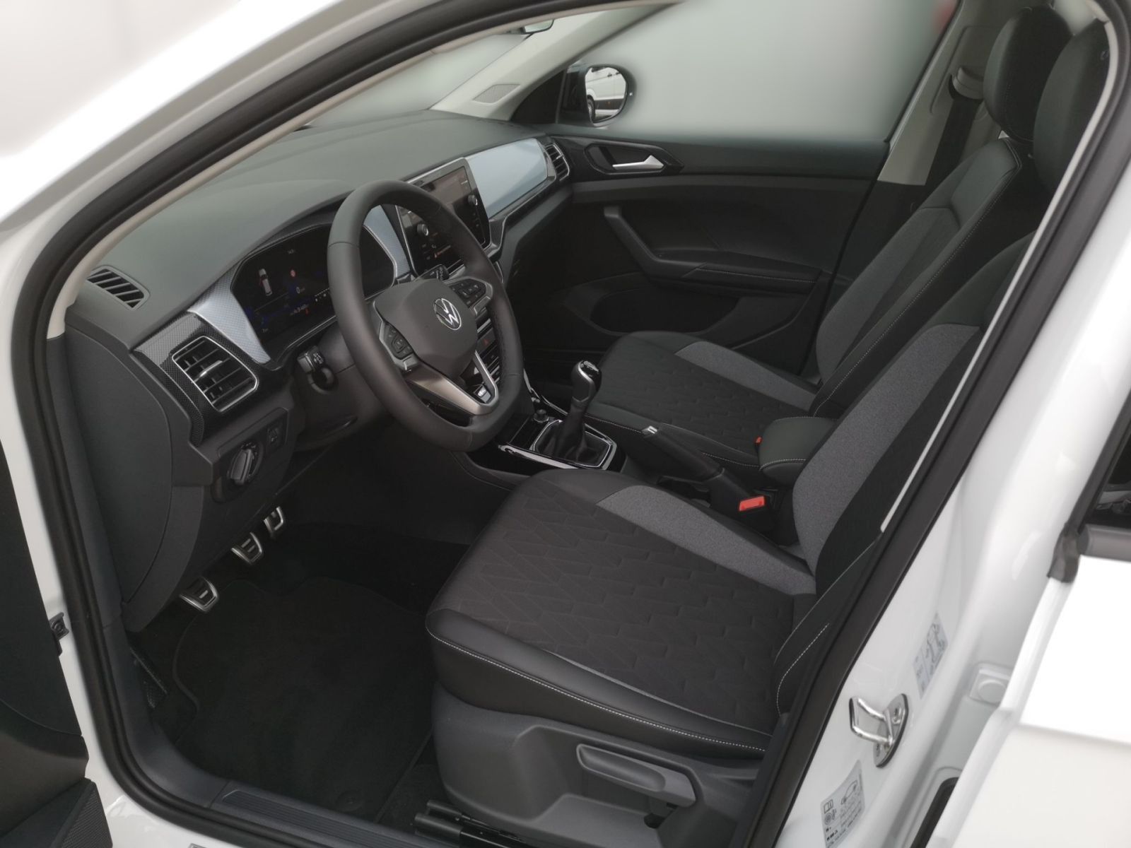 Volkswagen T-Cross 2024 г. Белый, пробег 16304 км
