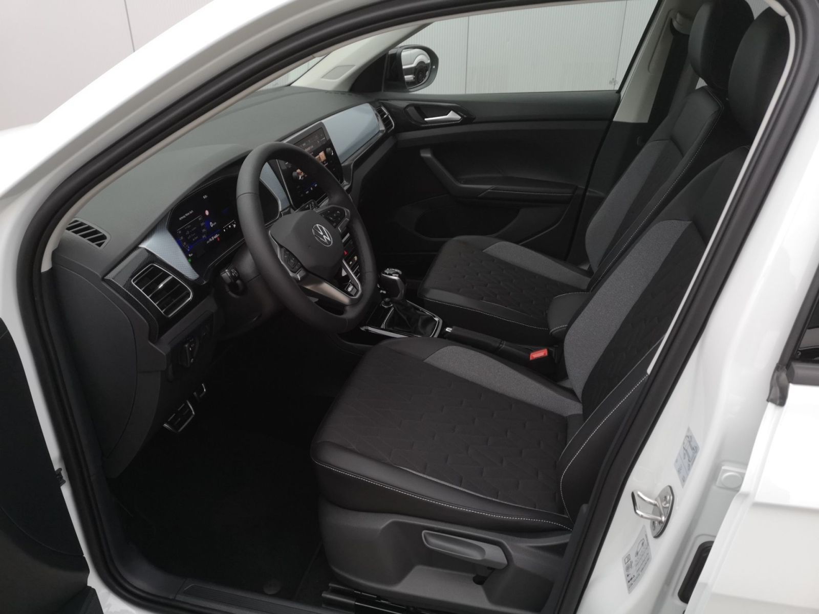 Volkswagen T-Cross 2024 г. Белый, пробег 22926 км