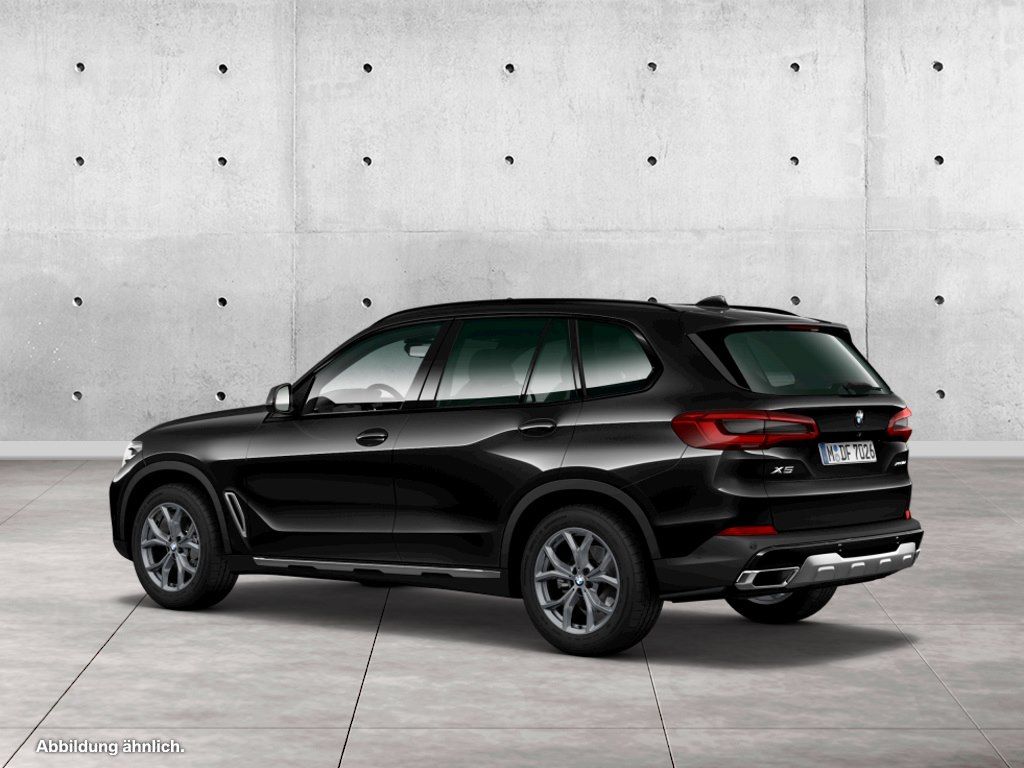 BMW X5 2022 г. Чёрный, пробег 57996 км