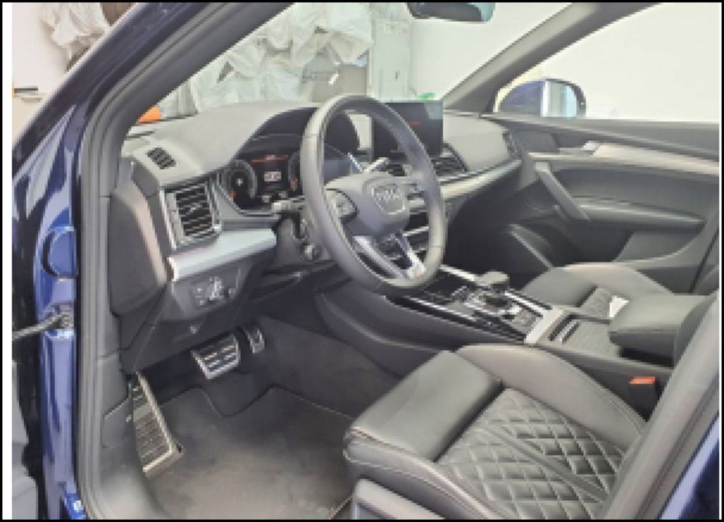 Audi Q5 2023 г. Синий, пробег 53580 км