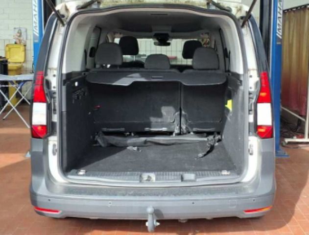 Volkswagen Caddy 2023 г. Белый, пробег 32750 км