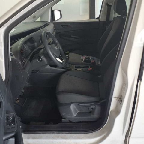 Volkswagen Caddy 2023 г. Белый, пробег 45150 км