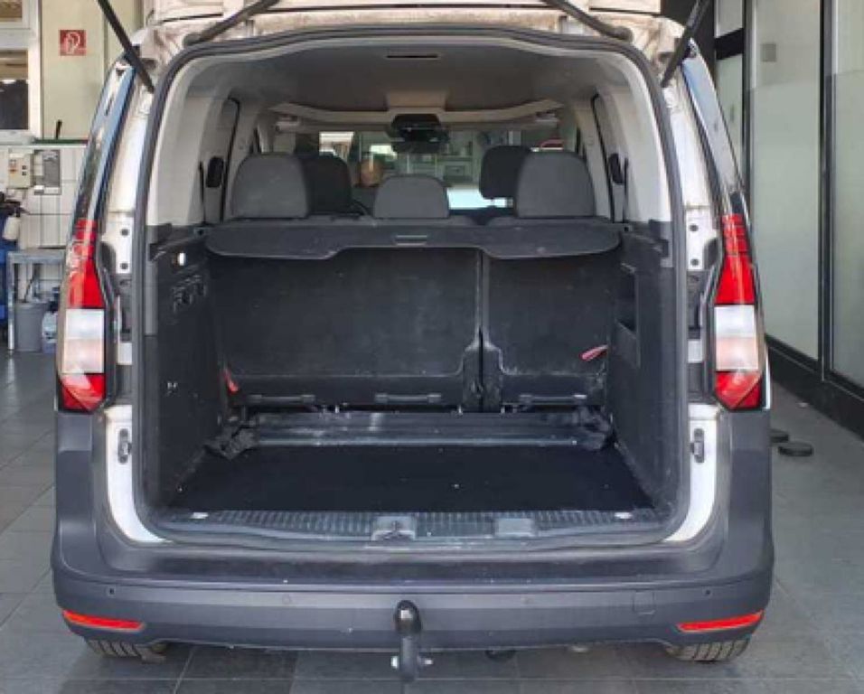Volkswagen Caddy 2023 г. Белый, пробег 45150 км