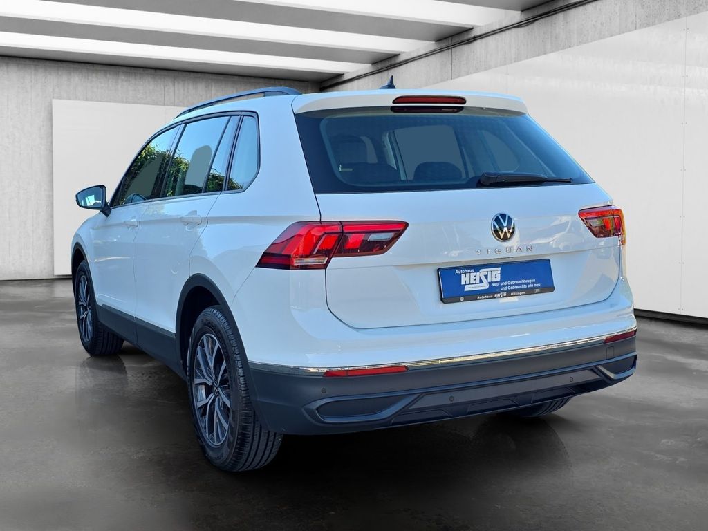 Volkswagen Tiguan 2023 г. Белый, пробег 50745 км