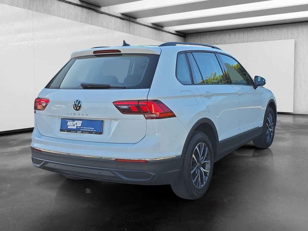 Volkswagen Tiguan 2023 г. Белый, пробег 50745 км