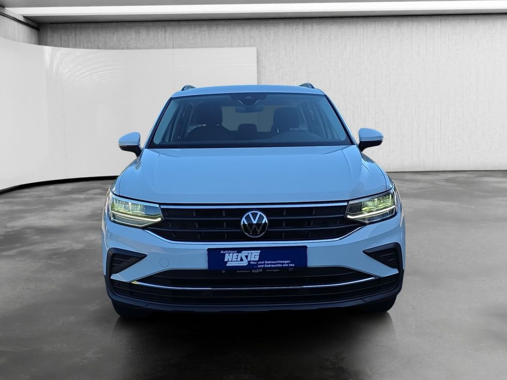 Volkswagen Tiguan 2023 г. Белый, пробег 50745 км