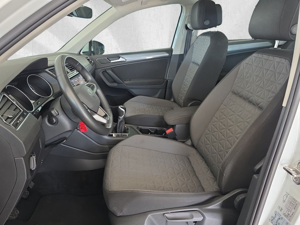 Volkswagen Tiguan 2023 г. Белый, пробег 50745 км
