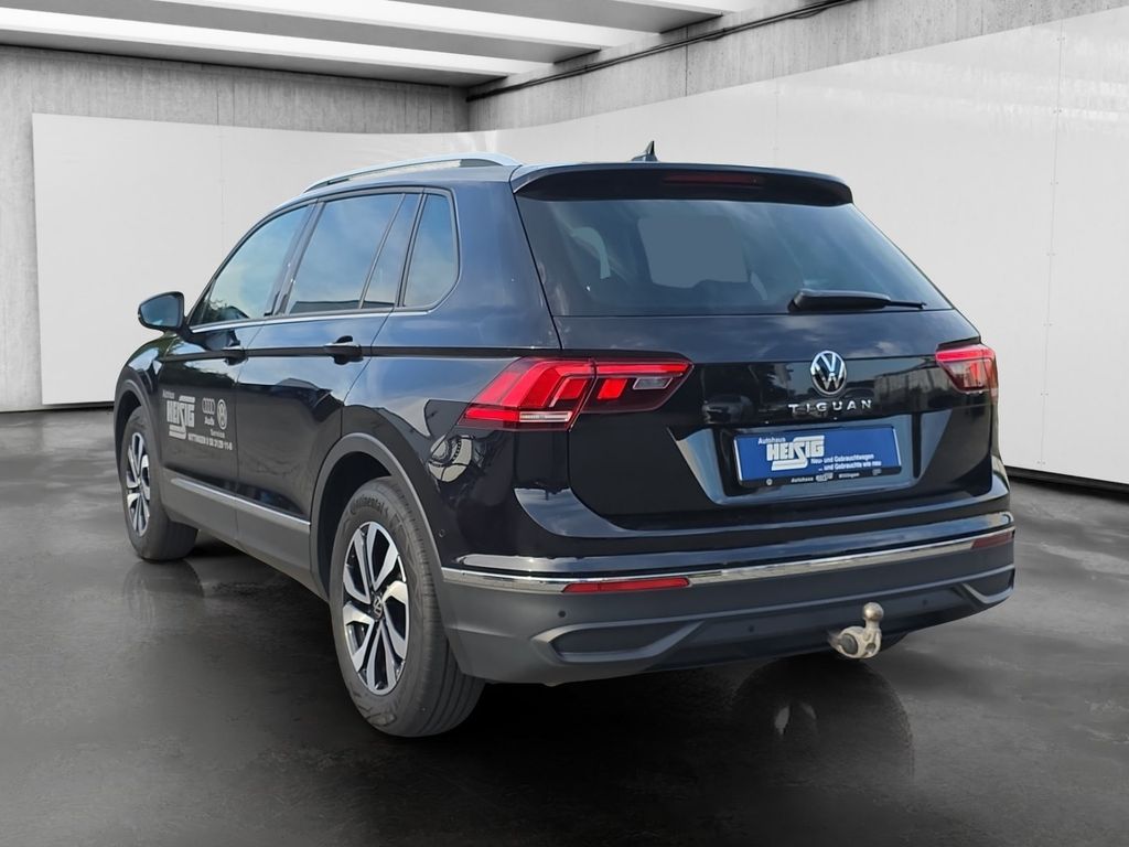 Volkswagen Tiguan 2023 г. Чёрный, пробег 39245 км
