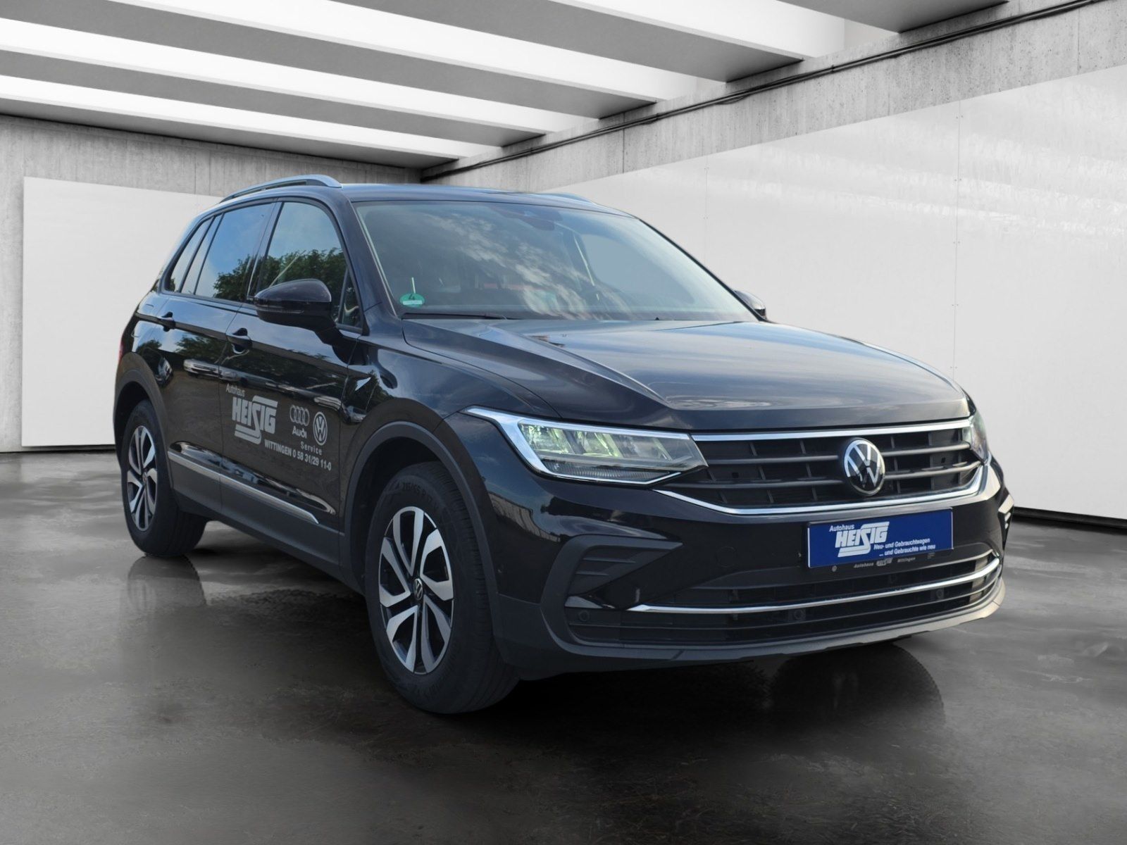 Volkswagen Tiguan 2023 г. Чёрный, пробег 39245 км