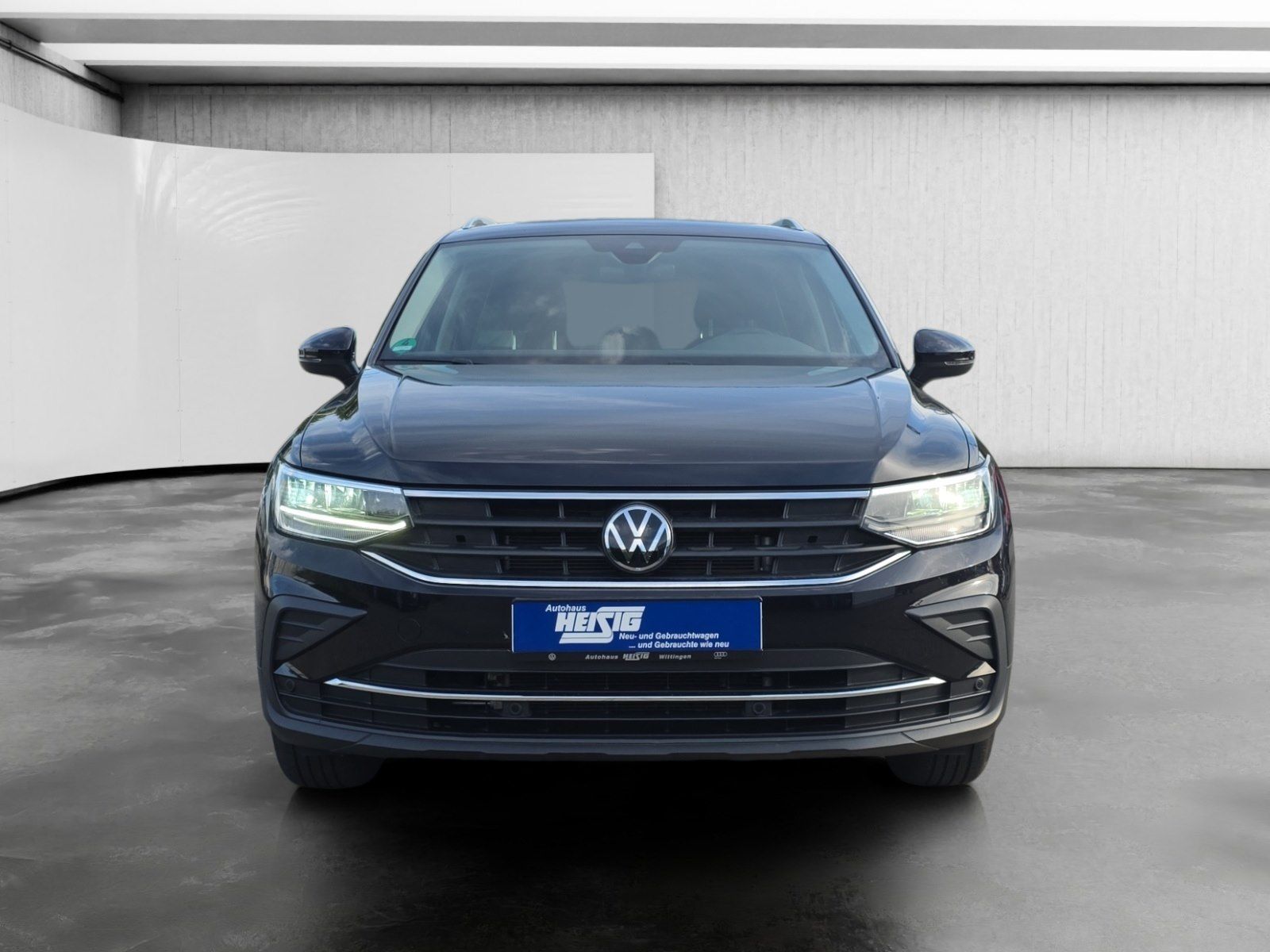 Volkswagen Tiguan 2023 г. Чёрный, пробег 39245 км