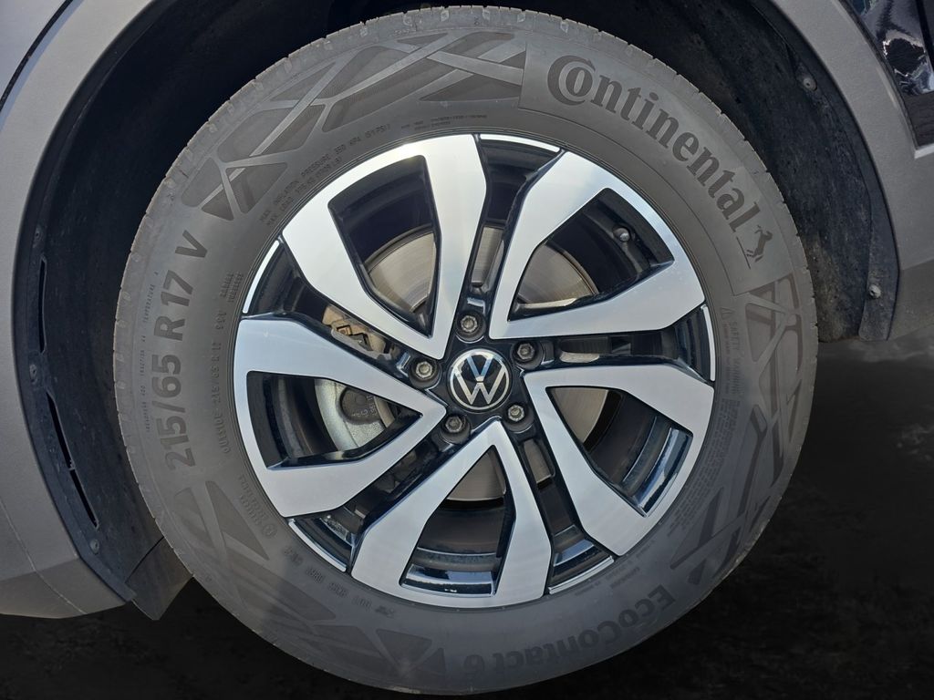 Volkswagen Tiguan 2023 г. Чёрный, пробег 39245 км