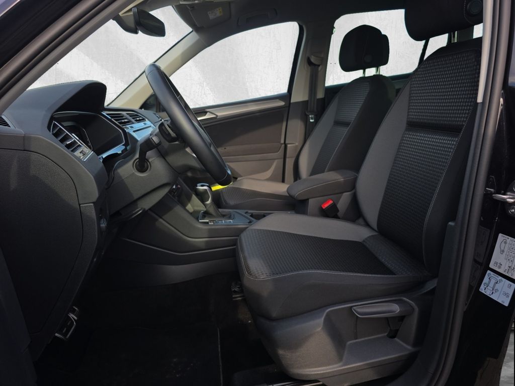 Volkswagen Tiguan 2023 г. Чёрный, пробег 39245 км