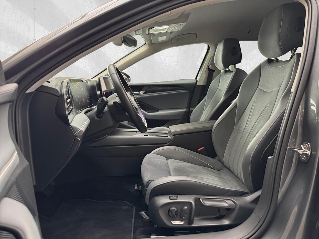 Volkswagen PASSAT VARIANT 2024 г. Серый, пробег 42715 км