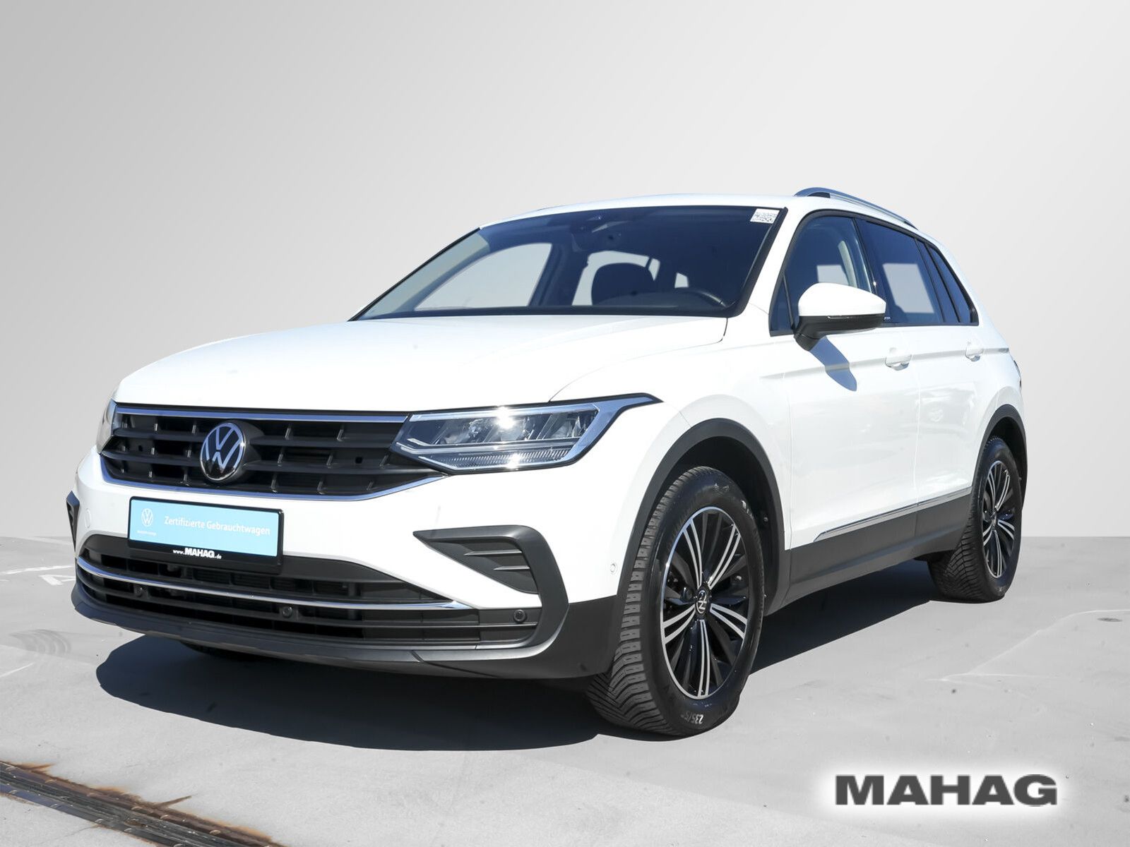 Volkswagen Tiguan 2022 г. Белый, пробег 59965 км