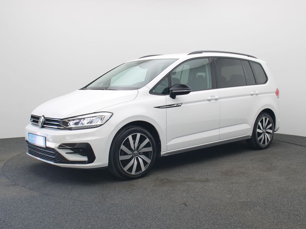 Volkswagen Touran 2022 г. Белый, пробег 45000 км