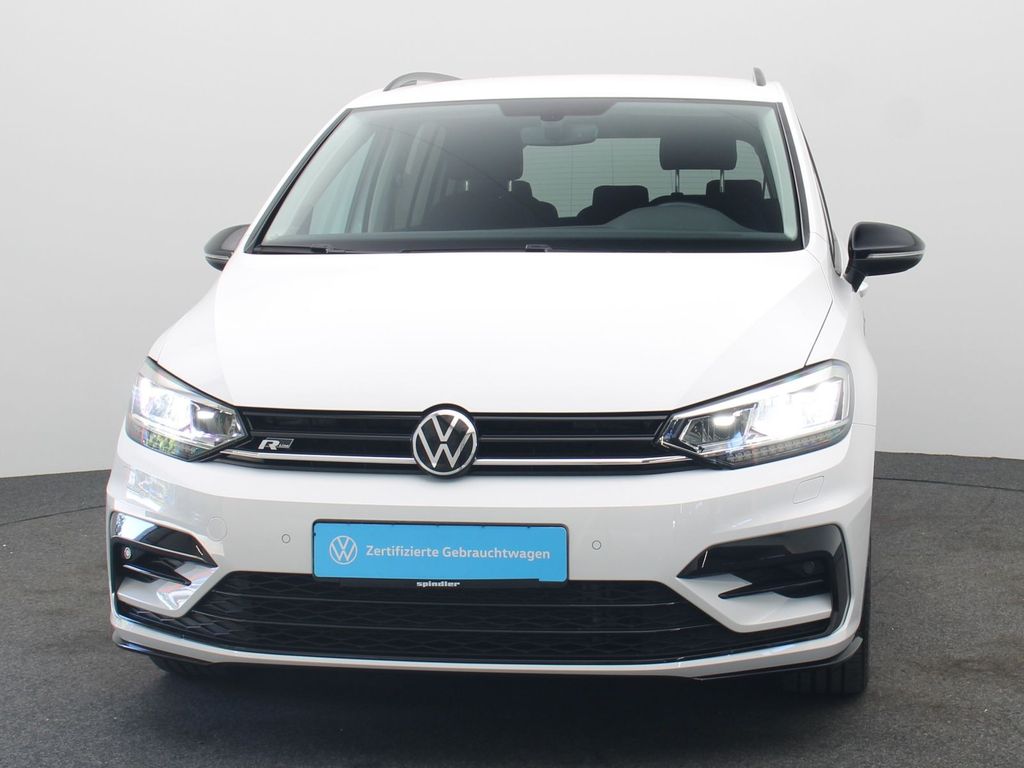 Volkswagen Touran 2022 г. Белый, пробег 45000 км