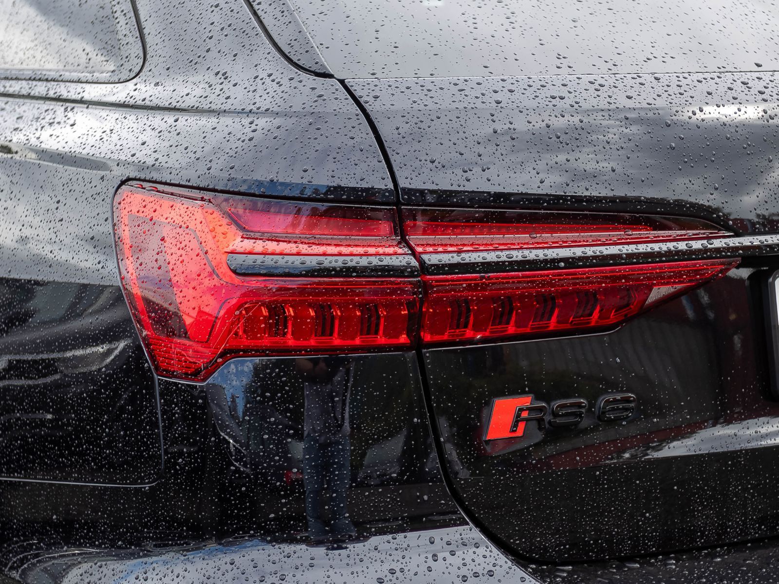 Audi RS6 2023 г. Чёрный, пробег 31460 км