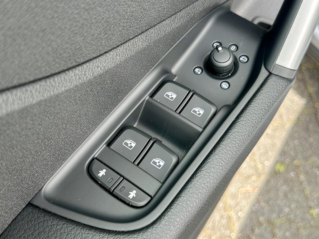 Audi Q2 2023 г. Серебристый, пробег 42790 км