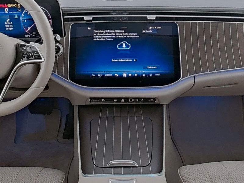 Mercedes-Benz E 220 2025 г. Чёрный, пробег 19456 км