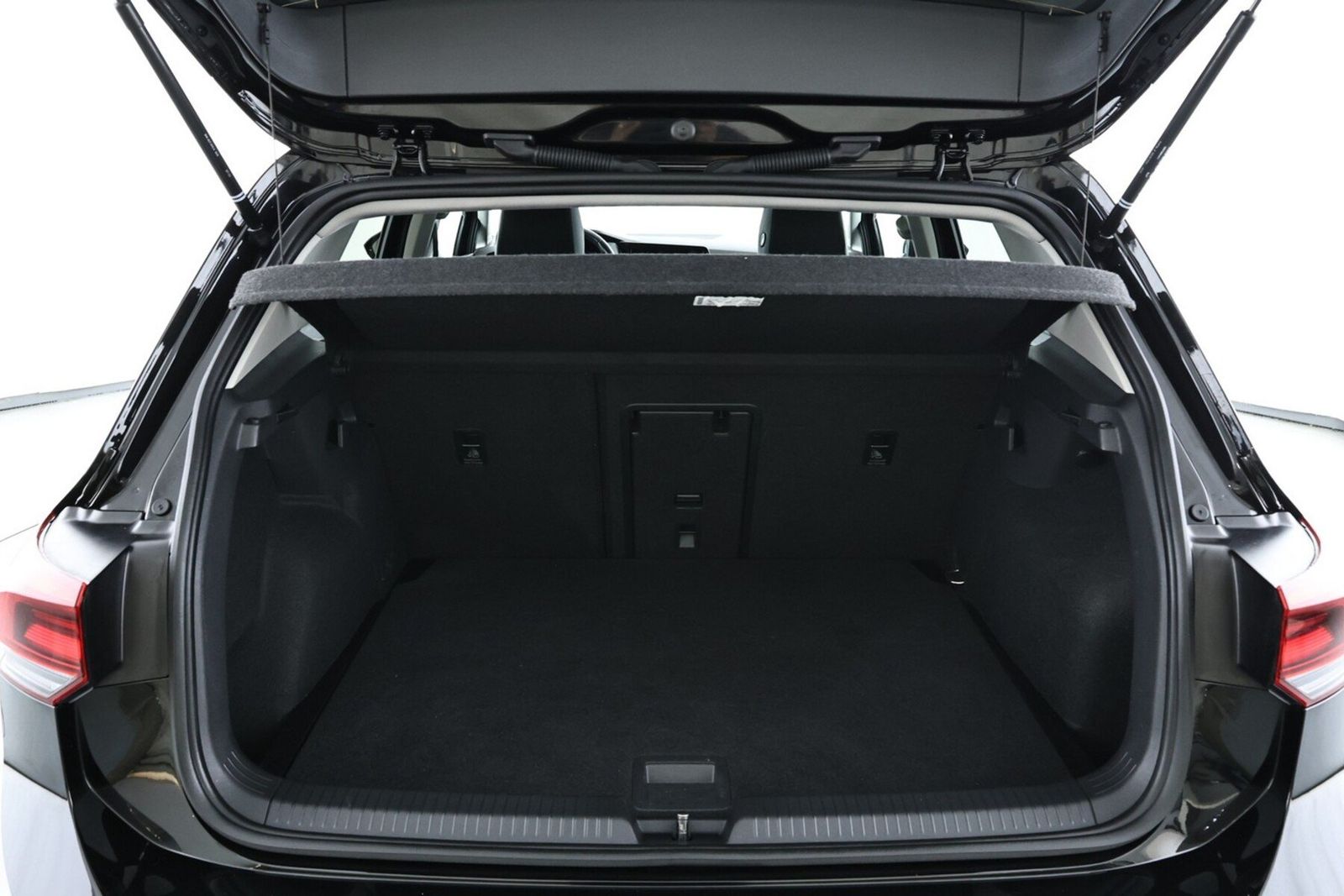 Volkswagen Golf 2024 г. Чёрный, пробег 27473 км