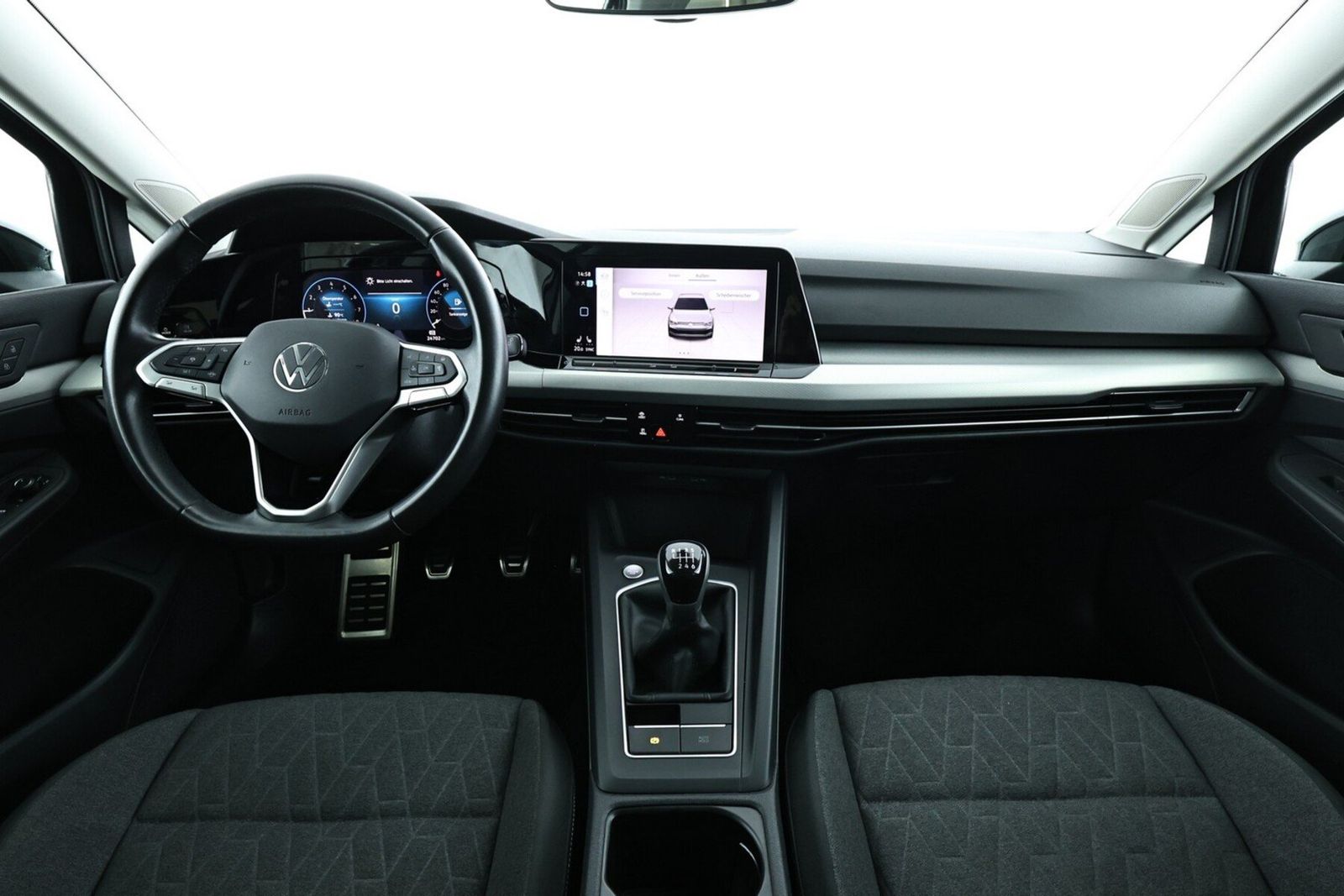 Volkswagen Golf 2024 г. Чёрный, пробег 27473 км