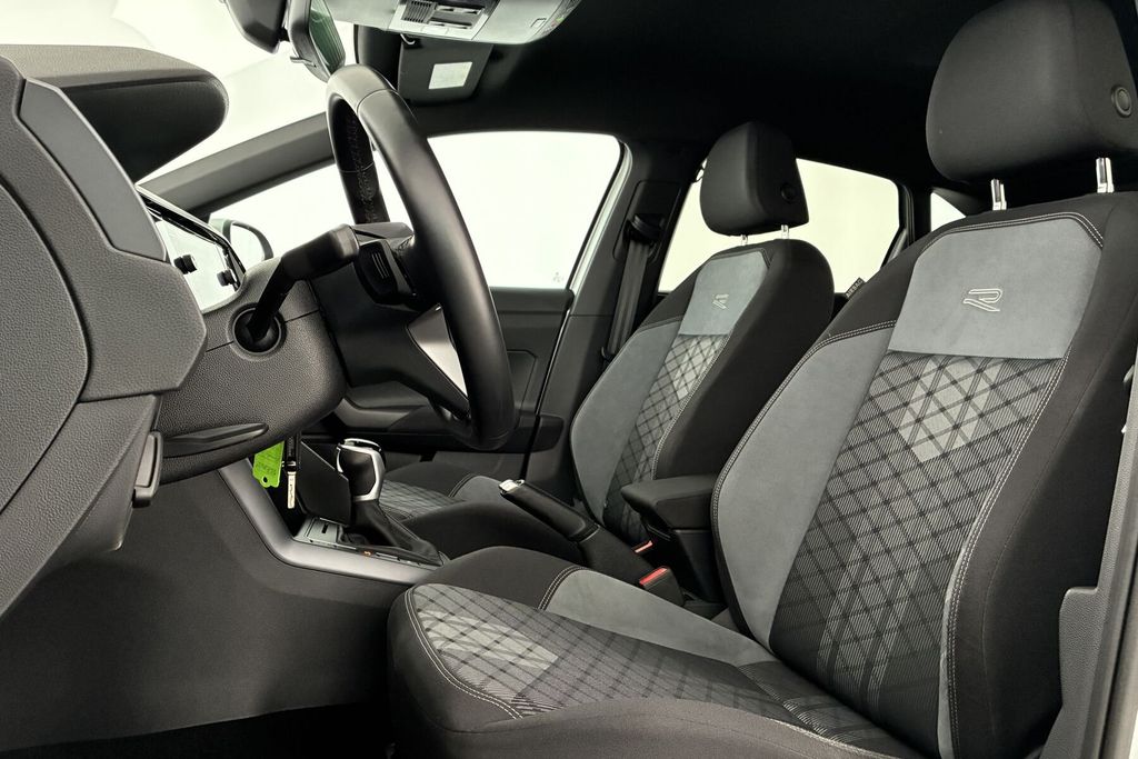 Volkswagen Taigo 2022 г. Серебристый, пробег 41460 км